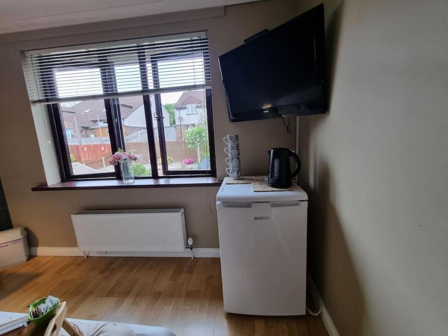 Spacious House City Skyline And Mountain Views Close Too Belfast Centre And Airports Free Parking Exterior foto